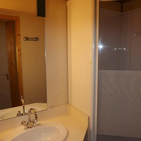 4 Pers Avec Piscine Chauffee, Terrasse Couverte Et Tv, A 1 Km Des Commerces De - Fr-1-742-537 * Maurs